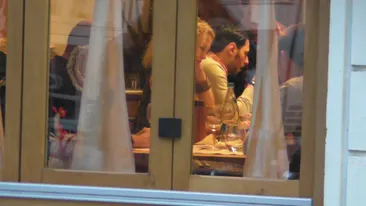 Adio, pitipoance, Oana Lis si-a schimbat anturajul. A luat cina cu milionari, dar a plecat singura acasa. Imagini exclusive