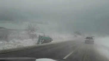 Ultima oră! Accident între două mașini și două microbuze pe DN 1, în Sibiu. 16 persoane implicate
