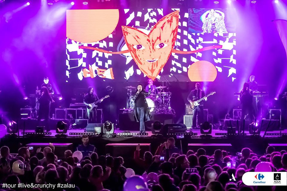 Surpriză! Andra Măruță chiar e însărcinată?! A apărut cu burtica pe scenă, la ultimul concert