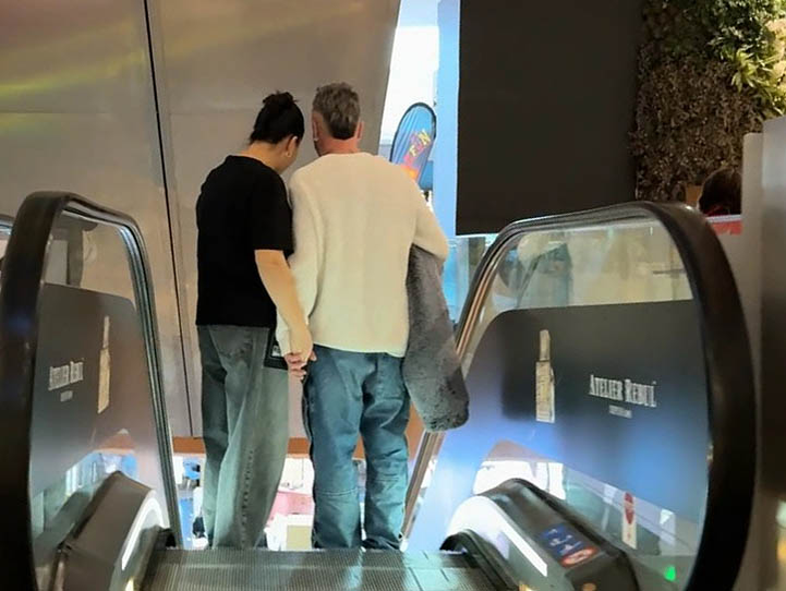 Merg către un restaurant libanez din mall
