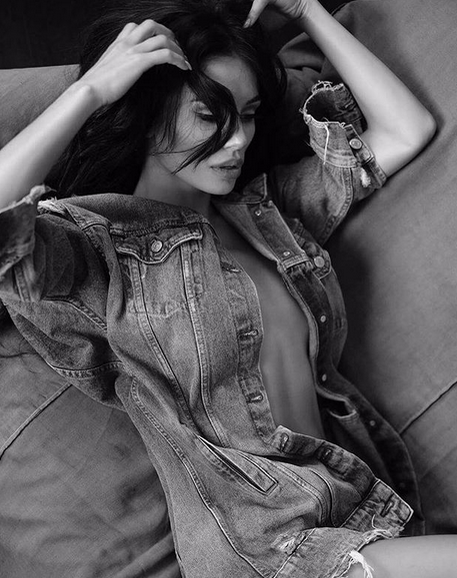 Andreea Sasu a început să-şi şteargă tatuajele pe care şi le-a făcut de dragul lui Philipp Plein
