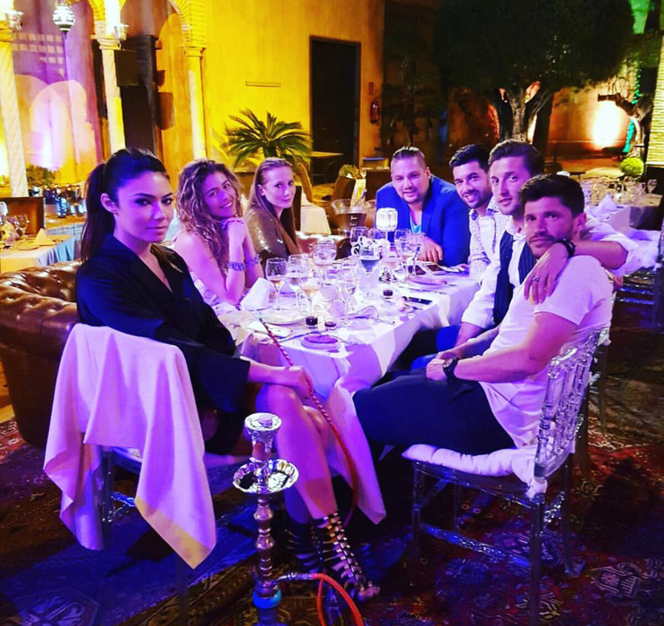 Cristi Tănase, Alexandra Damaschin și gașca lor de prieteni