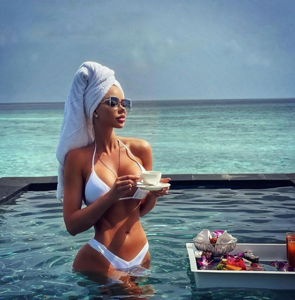 Bianca Drăgușanu a anunțat că se mărită, iar acum a probat rochiile de mireasă! GALERIE FOTO