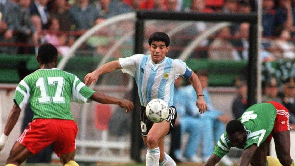 VIDEO / A murit fotbalistul care a făcut cel mai dur fault de la Cupa Mondială! Victimă i-a fost colegul lui Maradona