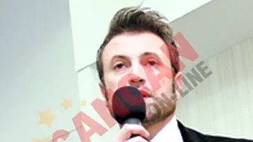 Si-a luat fiul in turneu