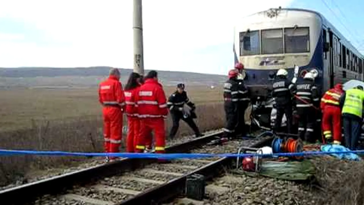 Un nou accident feroviar a avut loc după moartea mamei însărcinate şi a fiicelor ei! Două persoane au fost lovite de tren