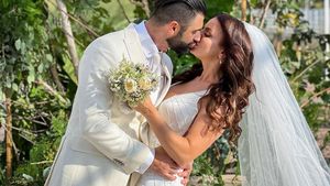 După nunta din Italia, Jojo și Paul Ipate au bifat și cununia religioasă în România. Actrița a strălucit în rochia de mireasă 