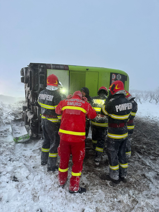 Cod roşu în România! Românii, sfătuiţi să stea în case! Drumuri închise şi fenomene meteo extreme. Încă 6 județe sunt vizate de vreme rea