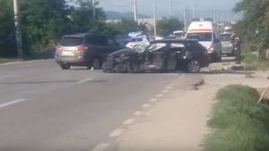 VIDEO. Accident grav în Râmnicu Vâlcea. Doi copii şi trei adulţi au fost răniţi