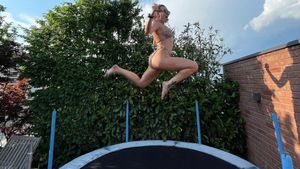 Imagini neașteptate! Delia le-a arătat tuturor cum se distrează în costum de baie