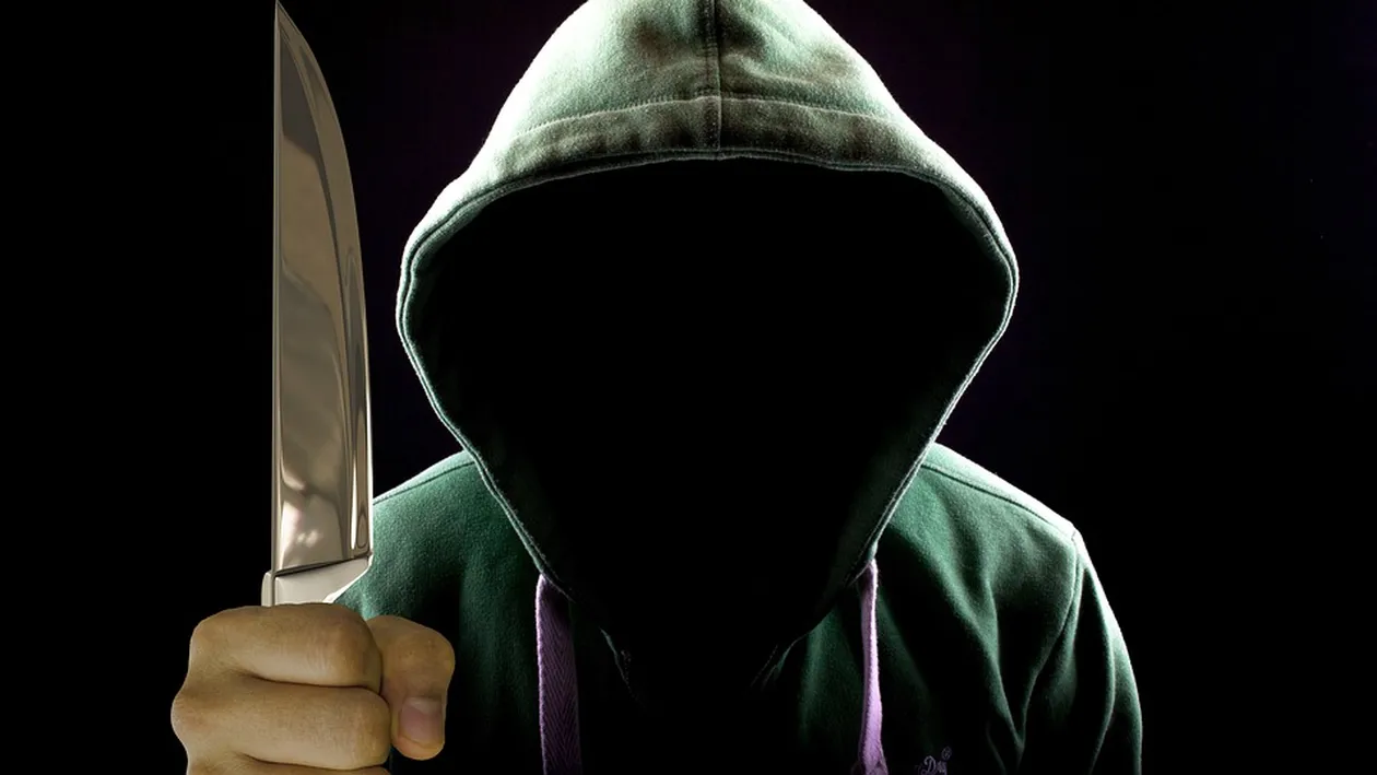 Caz bizar în Iași! Și-a înjunghiat amanta, apoi i-a declarat dragostea. Femeia a reușit să ajungă la spital