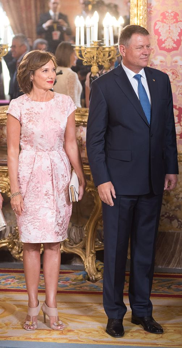 Nu o recunoști! Cum arăta Carmen Iohannis în tinereţe! În copilărie, Prima Doamnă a luat lecții de balet și de pian