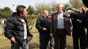 Sorin Oprescu a plantat copaci in Parcul Tineretului! Edilul Capitalei a participat la aceasta actiune cu 50 de voluntari