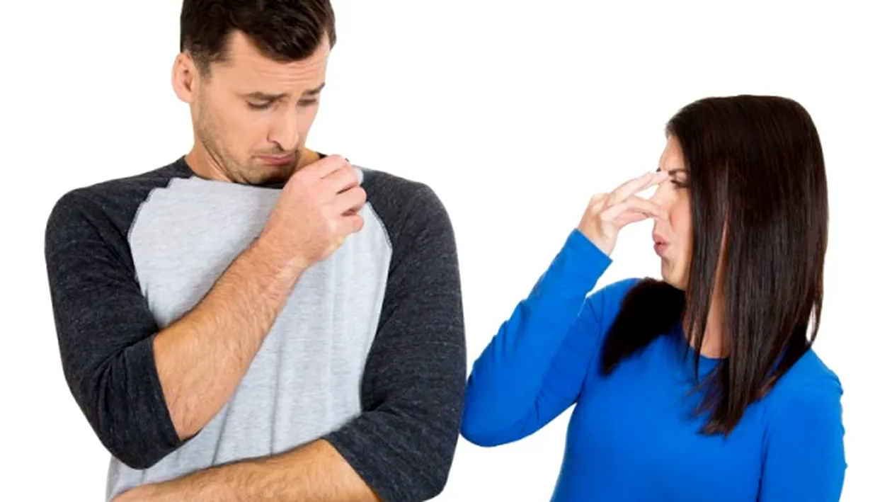 Cum poți afla dacă miroși neplăcut și de ce nu îți simți pe al tău