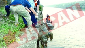 Aruncat in Canalul Dunare -Marea Neagra, cu piatra de gat