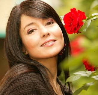 Imaginea zilei! Oana Sârbu a pozat în lenjerie intimă cu portjartier! Vedeta are 51 de ani dar arată trăsnet!