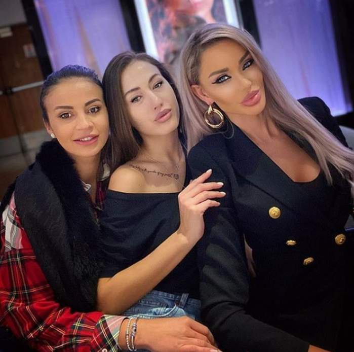 Bianca și Raluca au ieșit de nenumărate ori în localurile de fițe din București