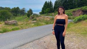 O tânără a slăbit peste 50 de kilograme, după ce a văzut că este batjocorită din cauza pozelor făcute în vacanță