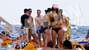 S-a dat burlac alaturi de “burlacul” Vladau, dar Cupidon l-a sagetat din nou! Sorin de la Akcent a esuat in bratele unei tipe bine