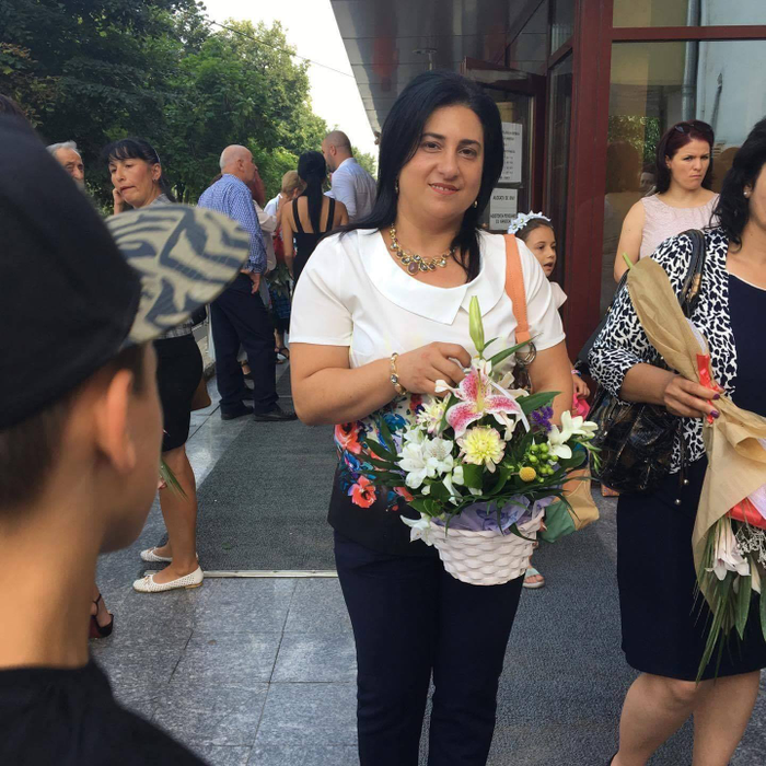 Coșmarul prin care trece o asistentă din Galați. A fost dată afară din magazin de vecini, de teama infectării cu coronavirus: ”Mi-au aruncat cu clor pe ușă”