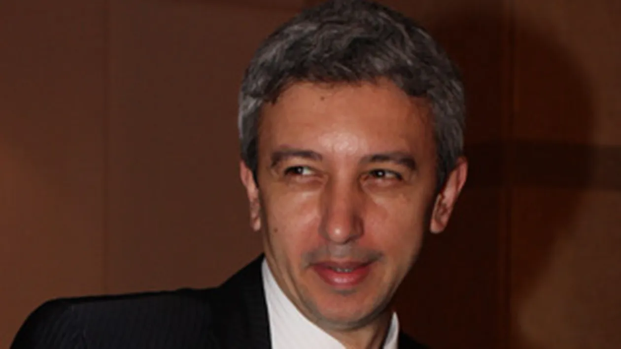 Senzational! Pisica lui Dan Diaconescu a fost zidita in perete de muncitori! Cateaua a latrat langa zid, DD a spart peretele si a scos-o!