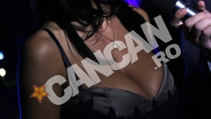 Imagini de colectie cu una dintre cele mai sexy vedete din Romania. Nicoleta Luciu de nerecunoscut in lumina lunii