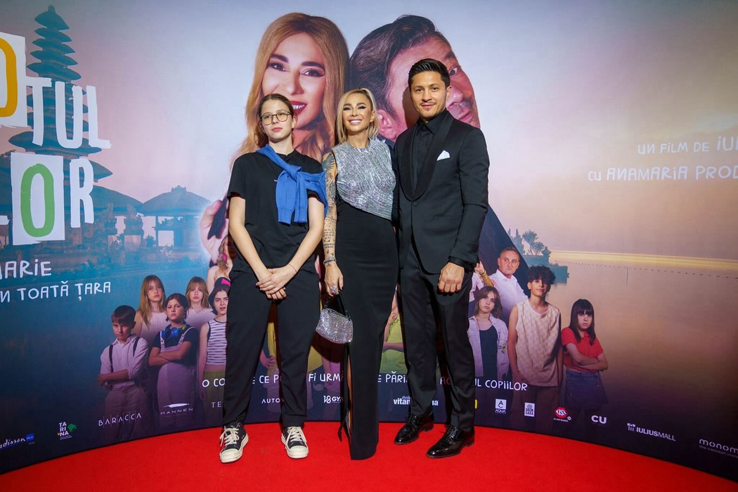 Anamaria Prodan, alături de fiul ei și de Ronald Gavril/ Sursa foto: Instagram