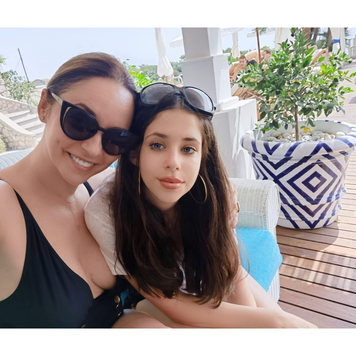 Cât de mare s-a făcut Violeta! Fiica Andreei Marin şi a lui Ştefan Bănică Jr a început liceul. FOTO
