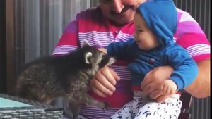 Imagini incredibile de acasă de la Nuţu Cămătaru. În braţe cu Cezar, Froni şi Coco!