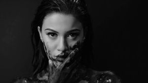 Betty Salam, în depresie! Când îi vei auzi cuvintele despre mama moartă, o vei înţelege: ”Sunt la vârsta la care aş avea nevoie si de mama şi tata!”