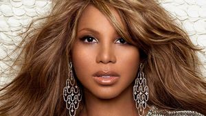 Cântăreaţa TONI BRAXTON a fost spitalizată în stare critică în Los Angeles