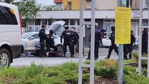 Bătaie cu săbii între două clanuri din Baia Mare! Totul s-a întâmplat în fața unui supermarket