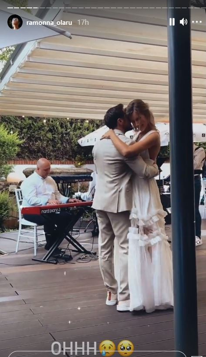 Dani Oțil, atingeri intime cu soția lui în fața tuturor invitaților! Gabriela Prisăcariu a continuat să îl sărute pasional | FOTO & VIDEO