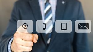 O femeie și-a dat în judecată șeful pentru hărțuire sexuală, dar tribunalul a obligat-o să plătească 5.000 de lire. Ce „dovadă” avea tânăra, de fapt