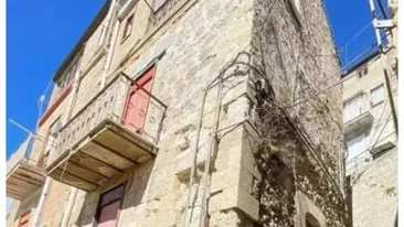 Localitatea în care poți cumpăra o casă cu 3 camere la doar 8.000 de euro. Ce condiție trebuie să îndeplinească cumpărătorii