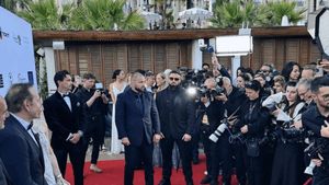 Cine sunt românii care îl protejează pe Kevin Spacey? Au întors toate privirile la Cannes
