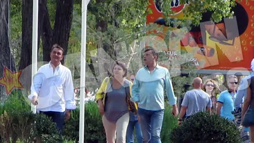 Imagini rare cu Crin Antonescu si sotia sa. Zambitori si relaxati, in timpul unei plimbari romantice pe faleza!