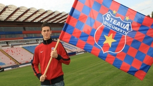 Ce face Florin Gardos cand colegii sai sunt plecati in Norvegia! Cum a fost filmat fotbalistul Stelei pe o terasa din Bucuresti!