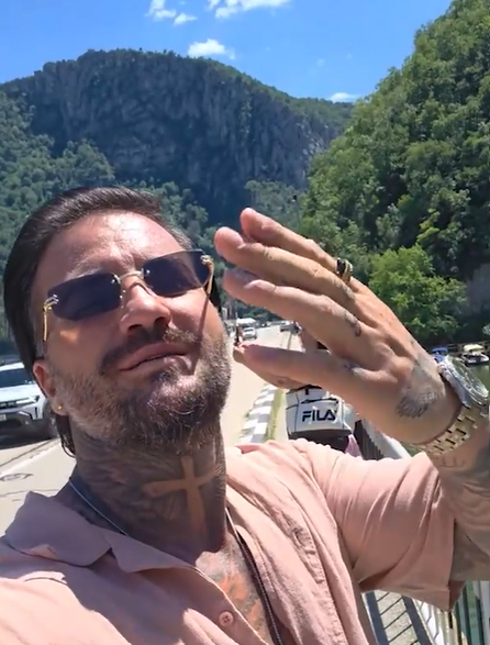 Marcel de la Insula iubirii, gafă de zile mari! Unde a crezut că este când s-a filmat lângă statuia lui Decebal/ sursă foto: captură video TikTok