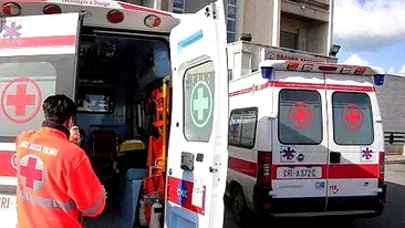 Cheamă zilnic ambulanța, în regim de taxi, ca să le ducă la cerșit! Caz incredibil la Suceava