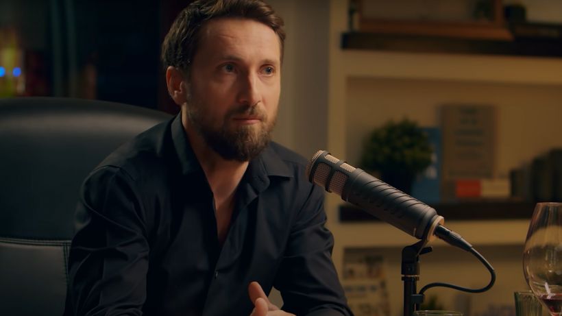 Dani Oțil, momente stânjenitoare în fața vecinilor. Prezentatorul și-a cerut scuze în timpul emisiunii pe care o prezintă: ”La noi se aud lucruri ciudate”