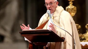 Papa Francisc: Crăciunul a fost luat ”ostatic” de materialism