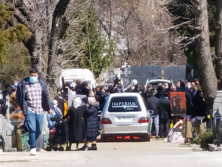 Cortegiul funerar intră în cimitir ( FOTO CANCAN.RO)