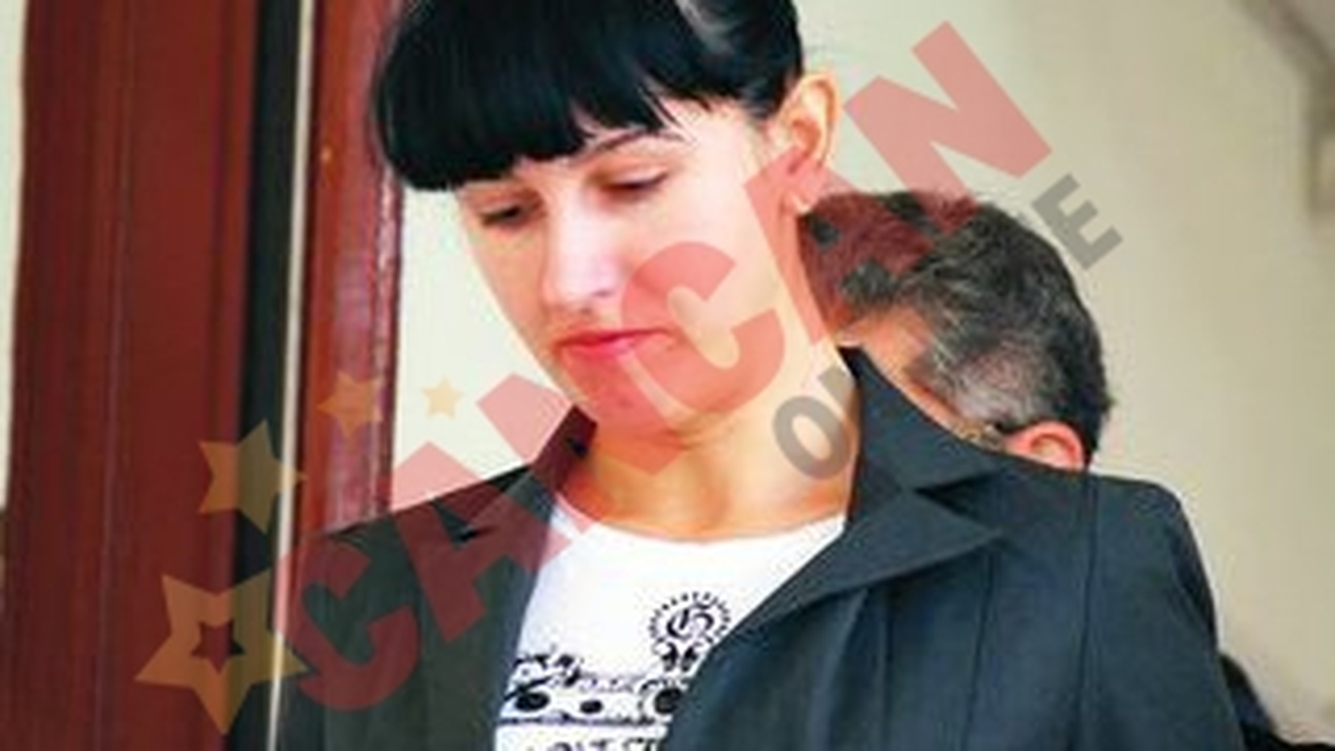 Si-a luat haine scumpe cu banii furati din conturile clientilor
