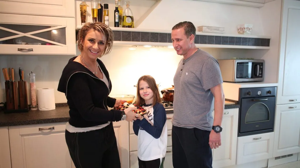 Cum a reacționat Laurențiu Reghecampf Jr. după ce a aflat din presă că părinții lui ar urma să divorțeze