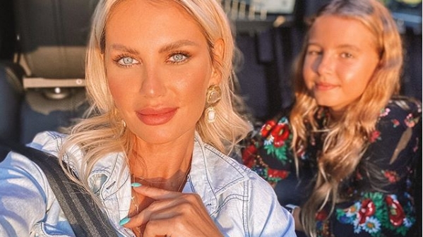 Andreea Bănică, mesaj emoționant la o invitație live: ”Este boala care a răpit-o pe mama mea!”