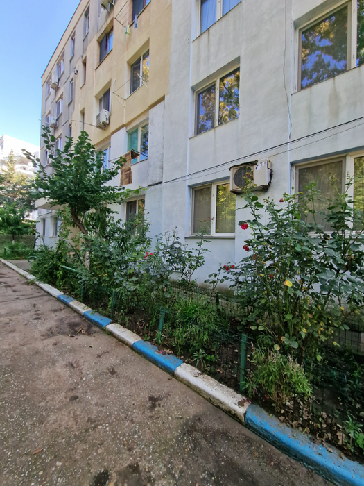 Aici a copilărit Inna! Cum arată blocul și câtă grijă au vecinii de grădină