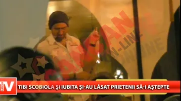 Tibi Scobiola si iubita si-au lasat prietenii sa ii astepte