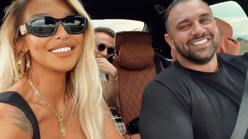 Dragostea plutește în aer! Alex Bodi și Ema Uta au plecat într-o nouă vacanță