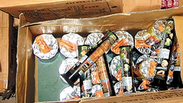 Doi barbati din Giurgiu, prinsi cand transportau cu taxiul 760.000 de petarde! Voiau sa le vanda in Bucuresti!